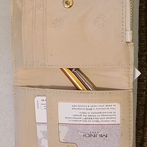 MUNDI BRAND WOMEN'S SMALL "FRUIT PUNCH FLORAL" WALLET WITH RFID PROTECTI… - Picture 6 of 11